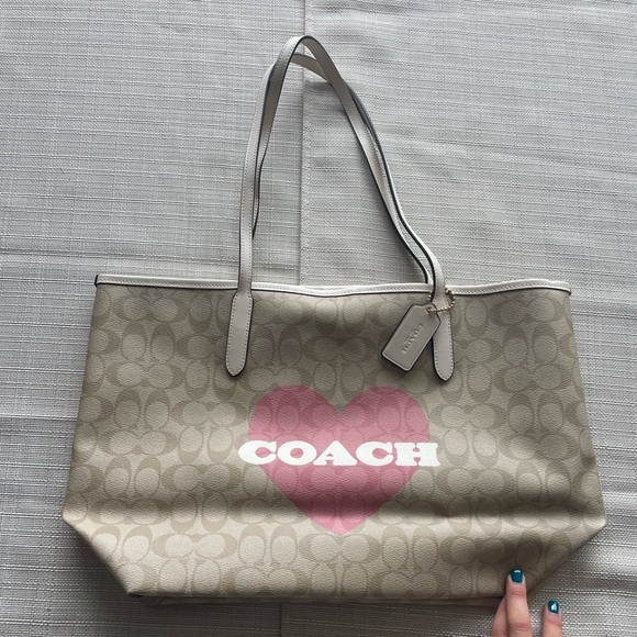 *NWT* Women's Coach City Tote Bag In Signature Canvas - Retail $400 - Picture 1 of 4